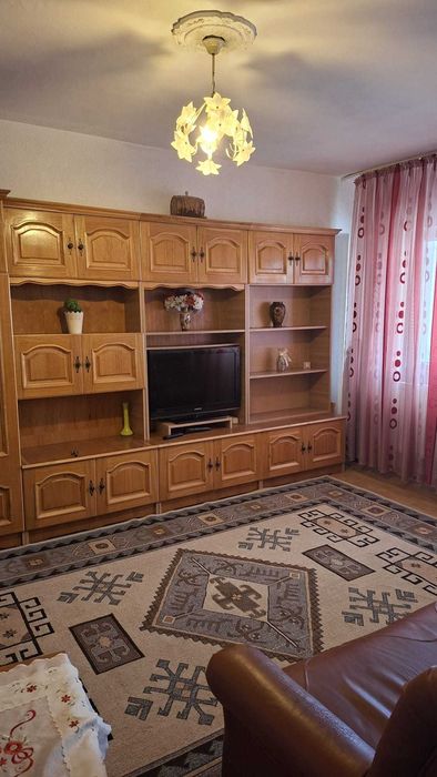 Apartament cu 2 camere, decomandat, zona centru