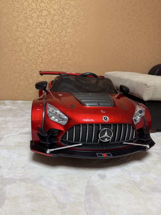 Детская машинка красная