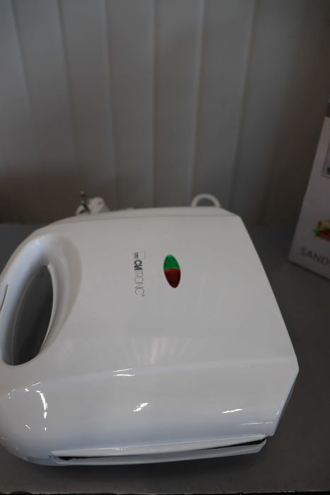 Clatronic Сандвич тостер грил с триъгълни сандвич панели, до 820W