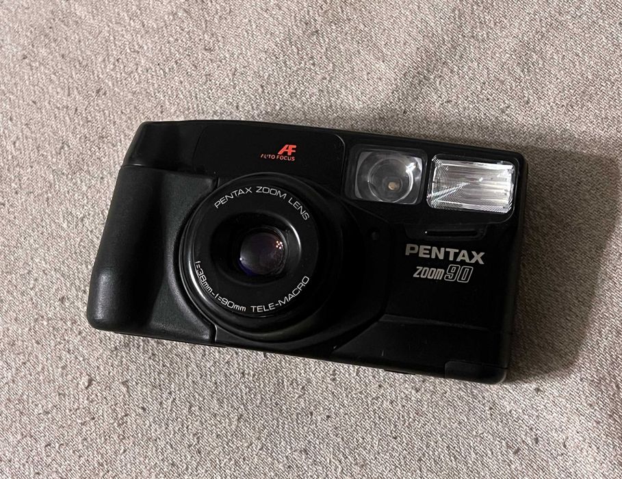 Aparat foto vintage Pentax Zoom 90 autofocus functio lipsa capac buton