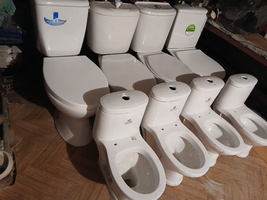 Унитазы б/у продается детский есть хорошим качество