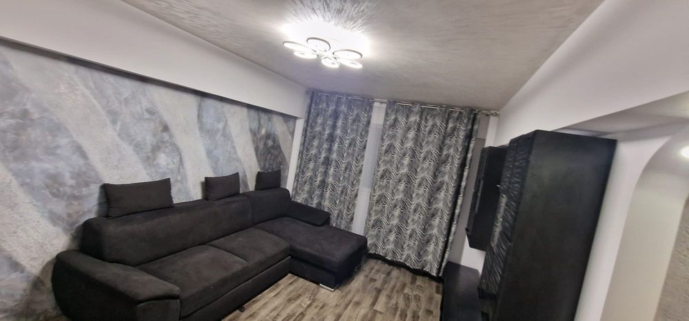 Vând apartament Insuratei