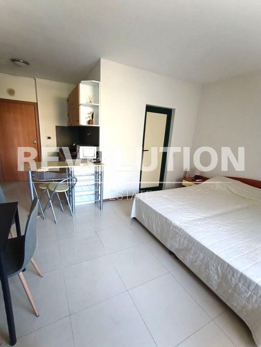 Дава се под наем Едностаен апартамент в Варна, Център - 35 кв.м за 425 € - Снимка #2