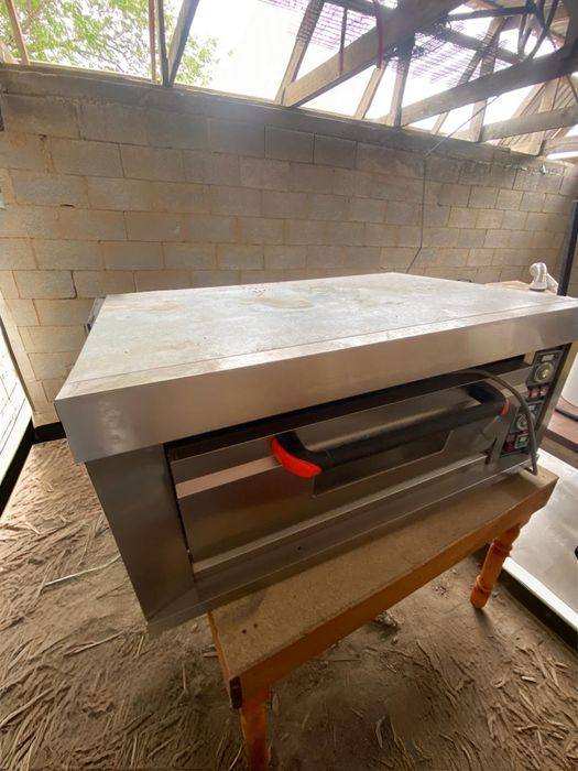 Печка,стол,стулья,плитка,казан