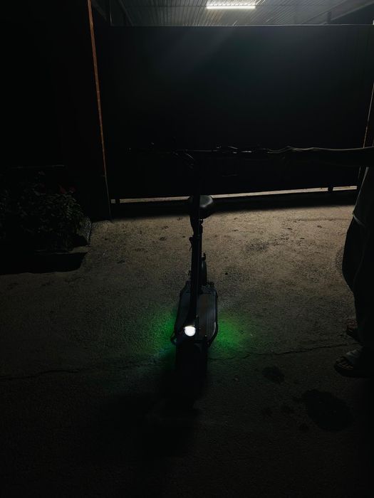 продаю электро самокат бу