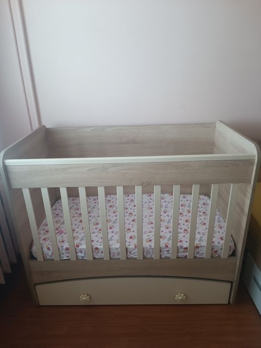 Бебешко легло с люлка.