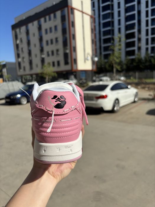 Off-White Out of Office pink
