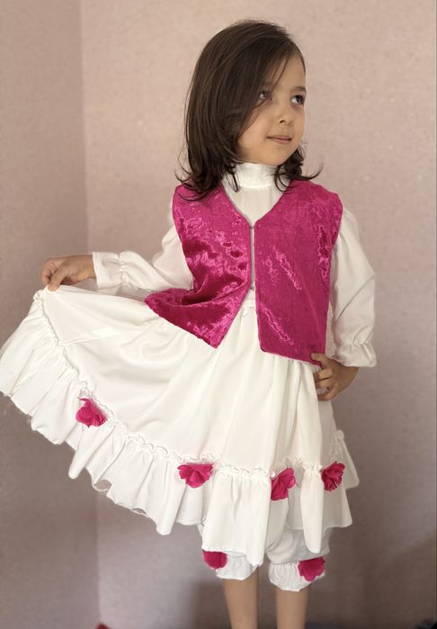 Milliy kiyimlar. Doʻppisi bilan 3-5 yoshlarga toʻgʻri keladi