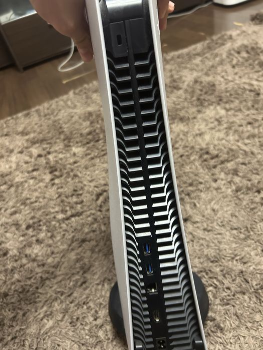 Vand ps5 + 2 jocuri /