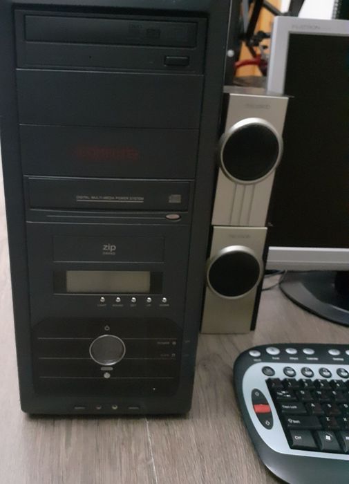 Стационарный настольный компьютер мощный отличного качества при работе