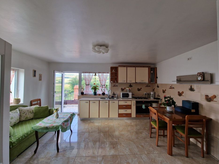 Se oferă spre vânzare casă individuală situată în Tomești  la DN28