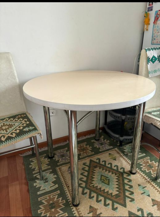 Продам кухонный стол