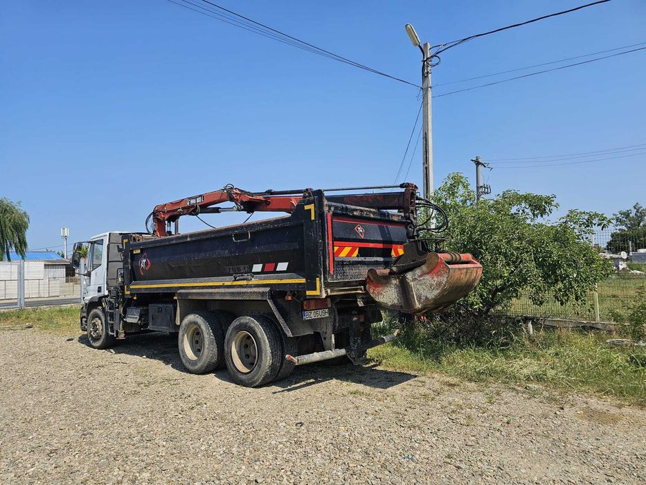 Basculanta 6x4 Iveco cu macara Hiab 085