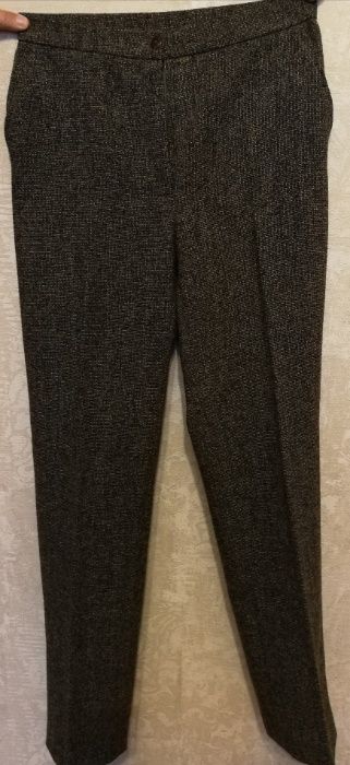 Женский костюм: жикет и брюки