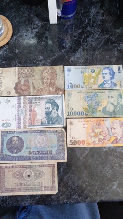 Vând bancnote și monede de colectie