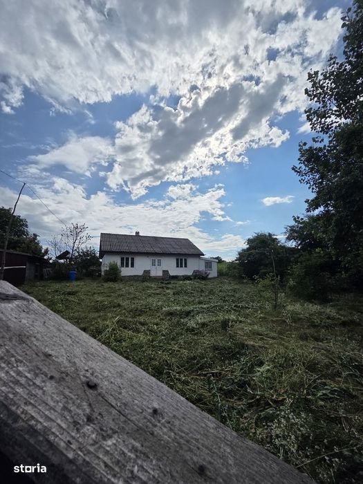 Se vinde casă 4 camere parter Zamostea Suceava 30.000euro + anexe
