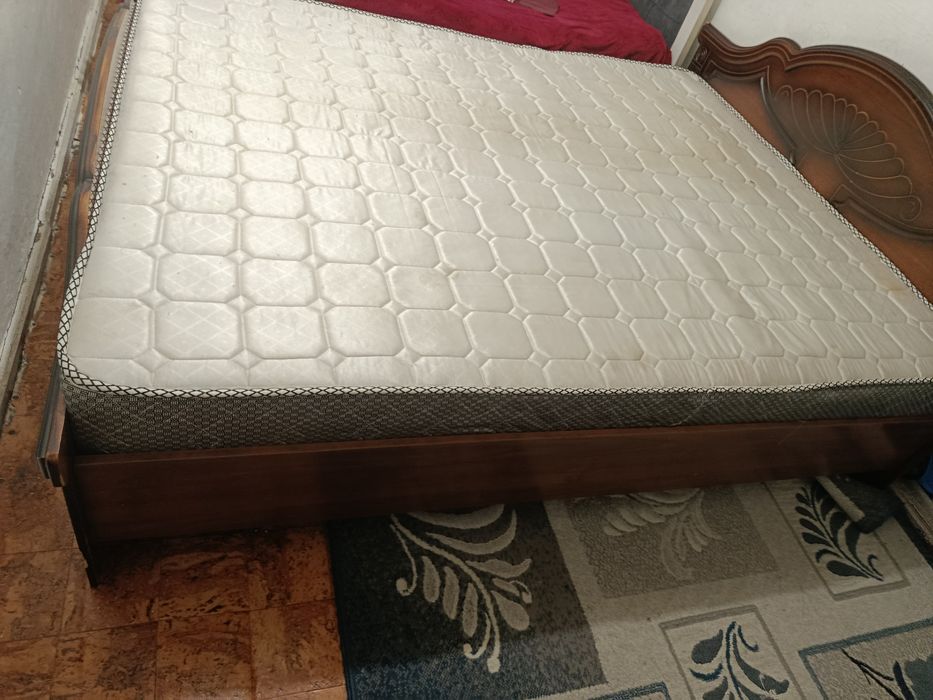 Двухспальная кроват