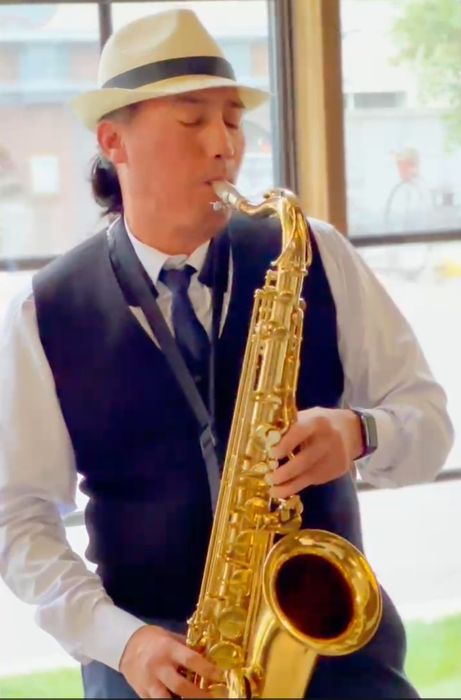 Саксофонист на мероприятие