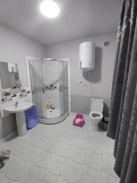 Uy sotiladi.. Uchastka