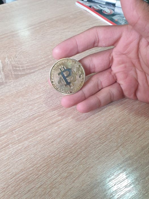 Монета Биткоин диаметром 5 см