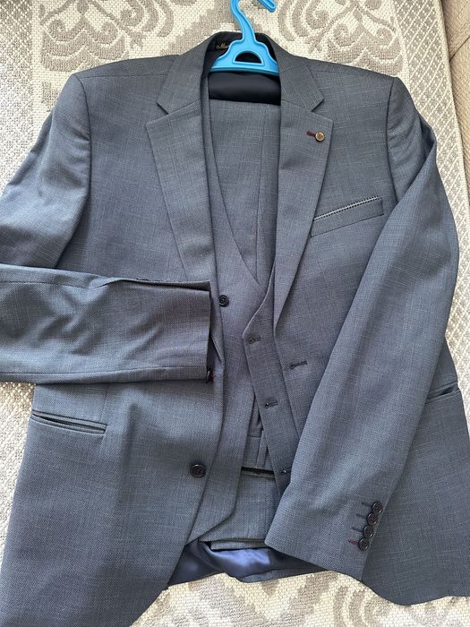 Костюм мужской классический