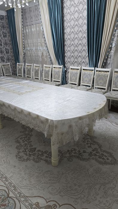 Столы и стулья для зала