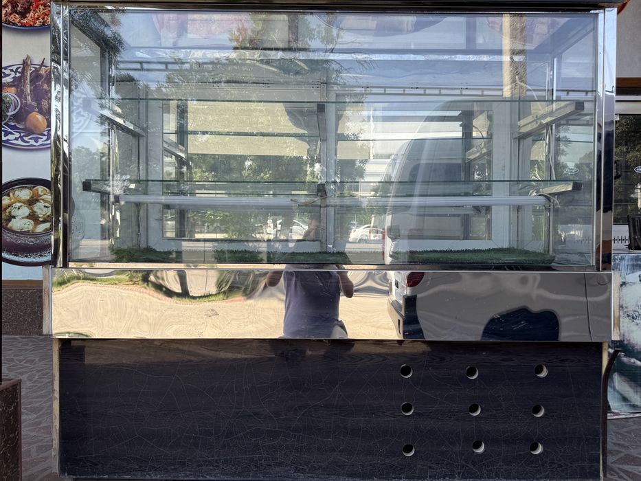 Сотилади холадилник жиззах шахарда жойлган кафеда ресторан чойхона ва