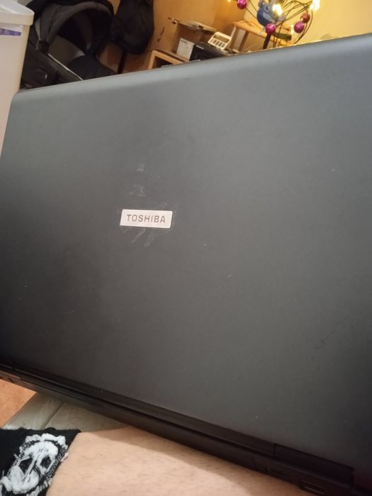 Лаптоп Тошиба  2гб рам