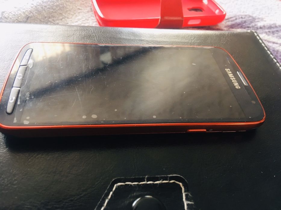 Телефон Самсунг s4 актив !