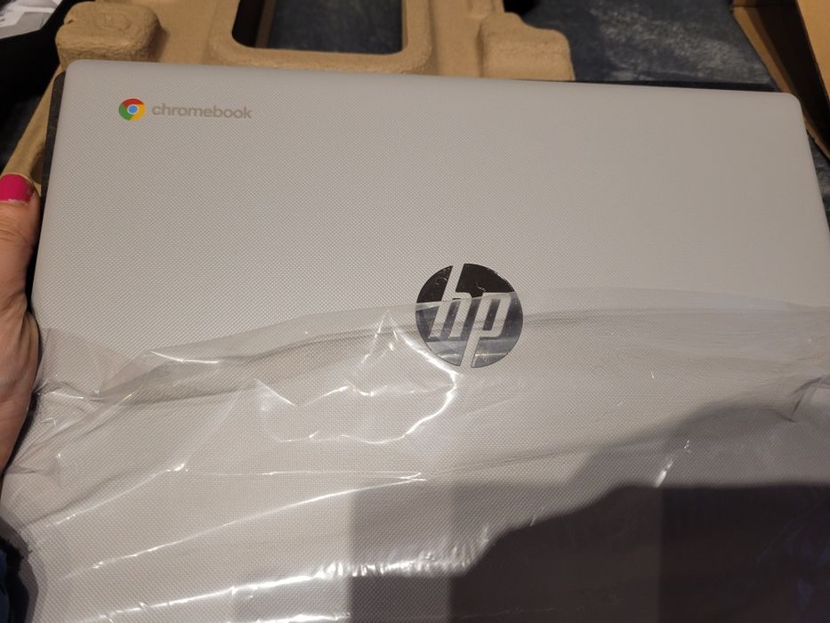 HP Chromebook 14a-ne1000na:
Intel Celeron Processor N4500
64GВ еMMC
4GB onboard LPDDR4X SDRAM