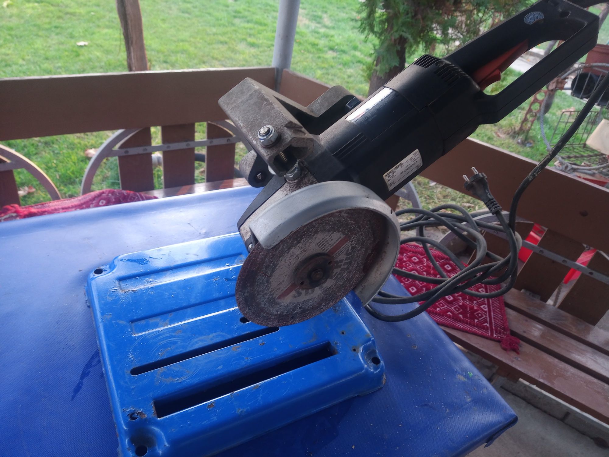 BLACK & DECKER Ъглошлайф със стойка 1800W гр. Лом • OLX.bg