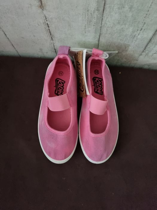 Продам Новые туфли (кеды на девочку) размер 30