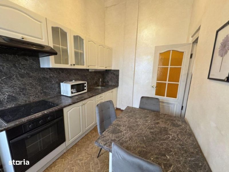 Garsoniera de inchiriat zona Coletina