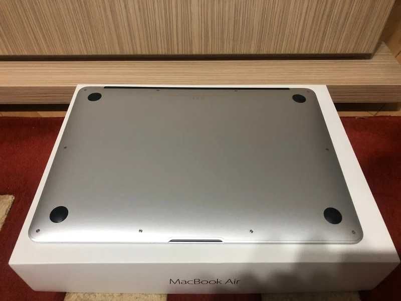 MacBook Air 13'' 2017 fabricat sept 2018 A1466 i5 1,8 GHz, 8 GB, flash 128 GB, la cutie ca nou
