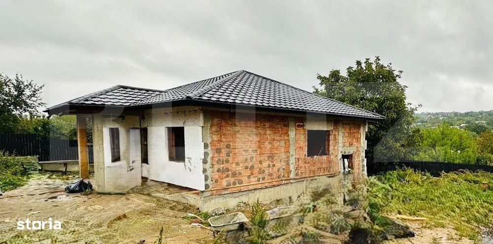 Casa plan parter 4 camere si beci in  Barnova