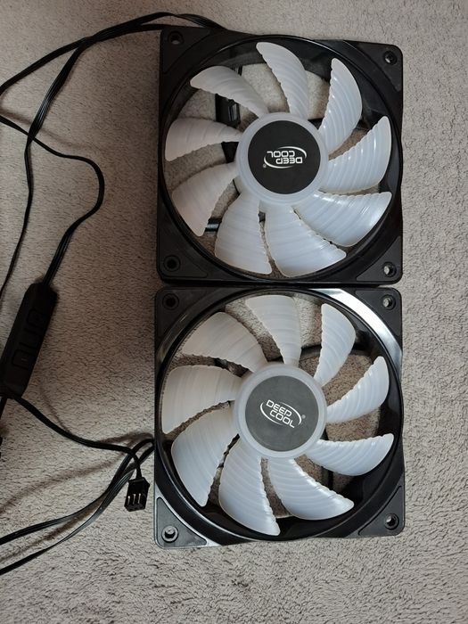 Vand 2 ventilatoare deepcool rf 120 cu controler