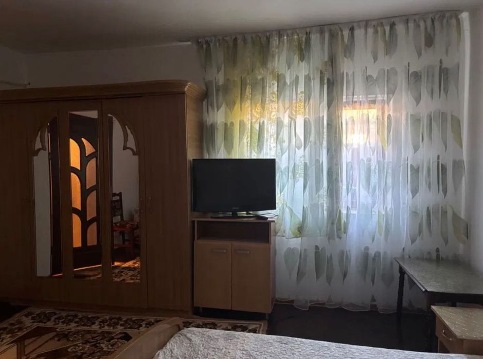 Închiriez cameră, tip garsonieră