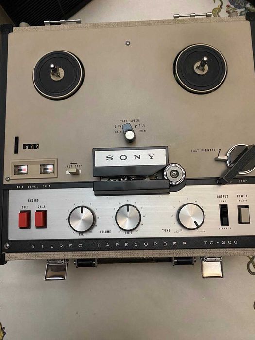 Катушечный магнитофон  SONY TC-200  Коллекционное состояние.