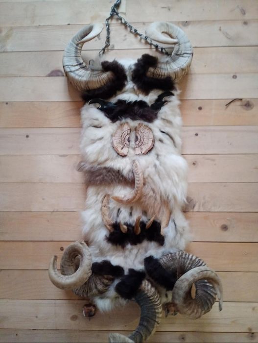 Кукерски маски за стена