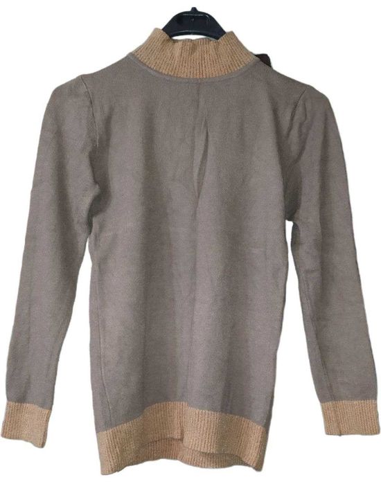 Свитер женский с воротником