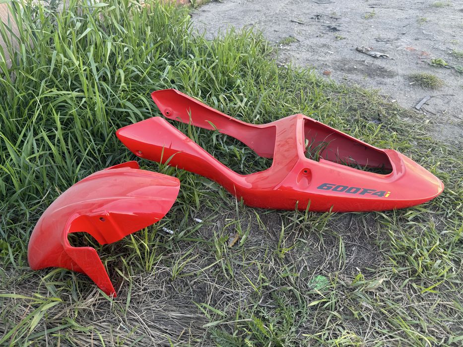 Продам пластик на мотоцик Honda CBR F4.