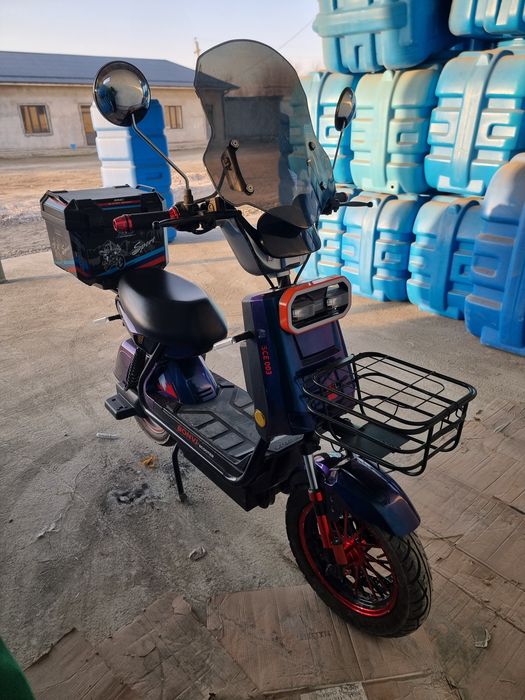 янги холатдаги скутер