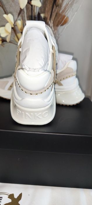 маратонкu модел Pinko Ariel 28 нови 
Страхотен модел 
Велур и естестве