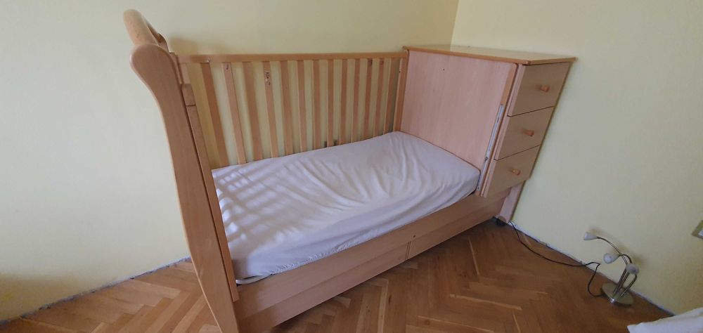 Продавам детско легло със скрин за матрак 70х140, разширение до 70х170
