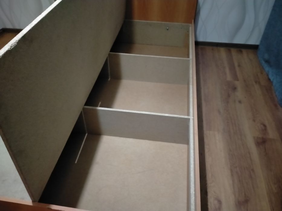 Кровать и шифонер