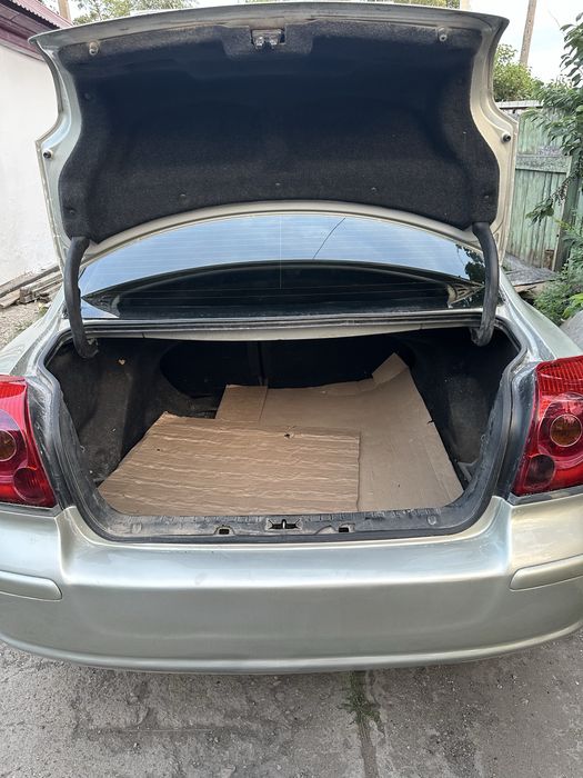 Toyota avensis 2004 года