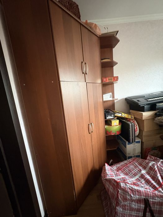 Угловой шкаф в отличном состояний
