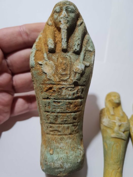4 statuete egiptene din teracotă arsă