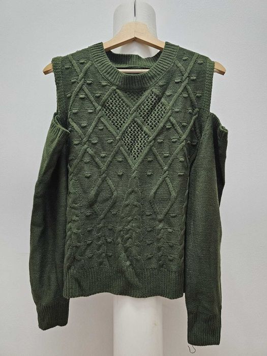 Bluza cu umerii goi NOU