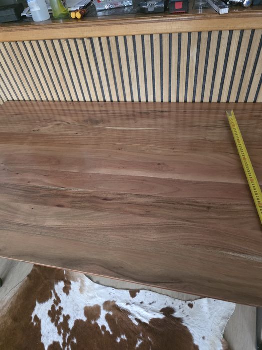 Трапезна маса от масивно дърво